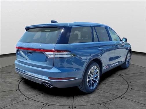 Whisper White 2026 Lincoln Aviator Premiere
