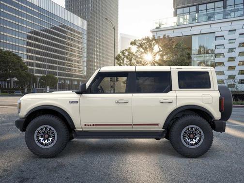 Wimbledon White 2026 Ford Bronco Outer Banks