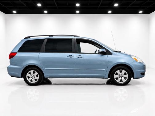 Blue 2005 Toyota Sienna LE