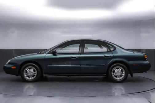 Alpine Green Pearl Metallic 1997 Ford Taurus GL