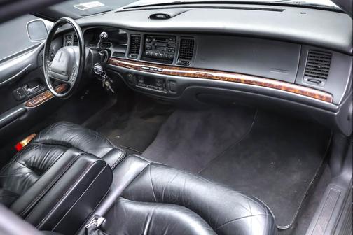 1995 Lincoln Town Car Signature