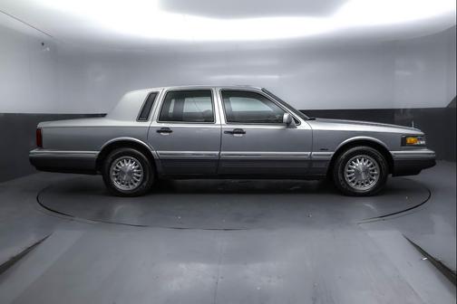 1995 Lincoln Town Car Signature