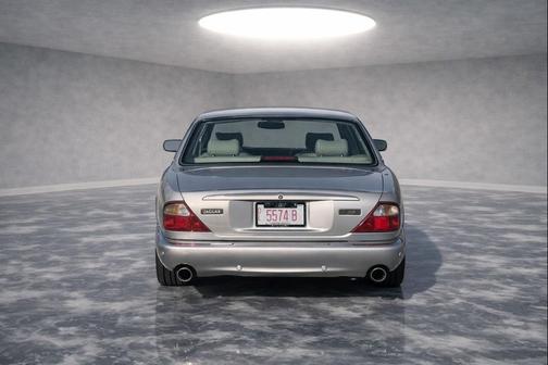 2002 Jaguar XJR Sedan
