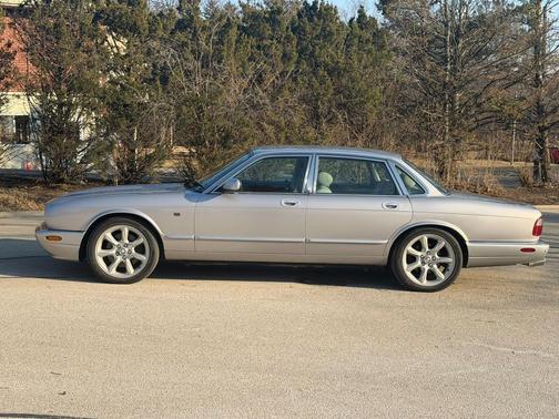 2002 Jaguar XJR Sedan