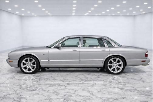 2002 Jaguar XJR Sedan