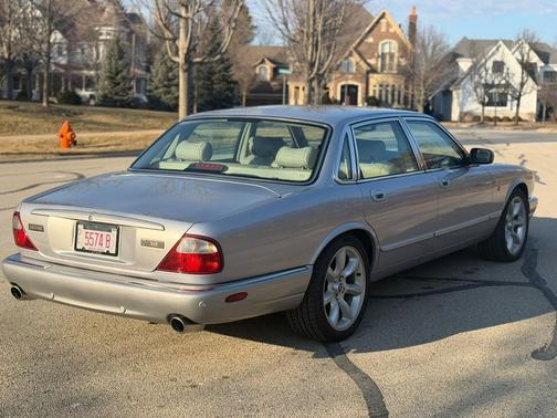 2002 Jaguar XJR Sedan
