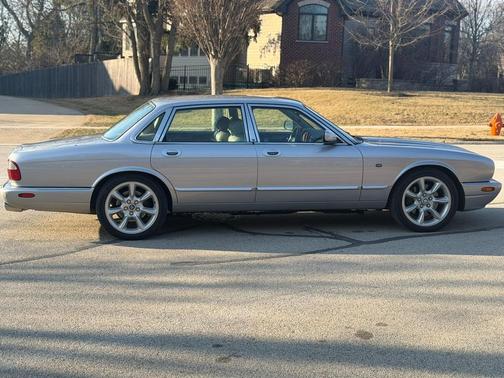 2002 Jaguar XJR Sedan