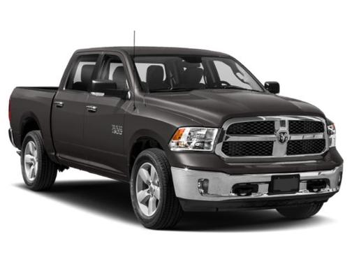 Brilliant Black Crystal Pearlcoat 2018 RAM 1500 Big Horn