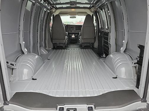 2025 GMC Savana 2500 Work Van