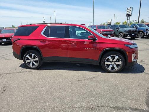 Radiant Red Tintcoat 2023 Chevrolet Traverse LT Leather