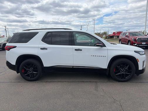 Summit White 2023 Chevrolet Traverse Premier