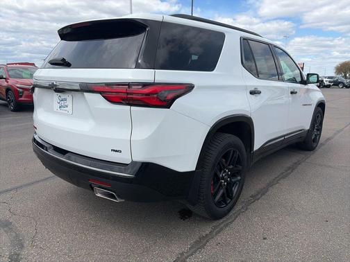 Summit White 2023 Chevrolet Traverse Premier