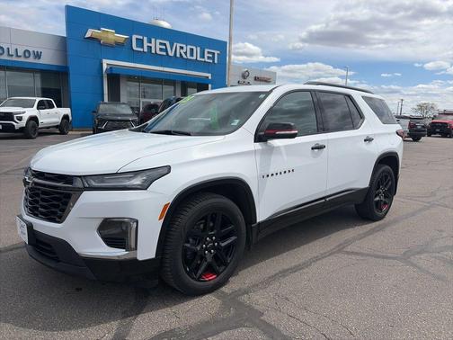 Summit White 2023 Chevrolet Traverse Premier