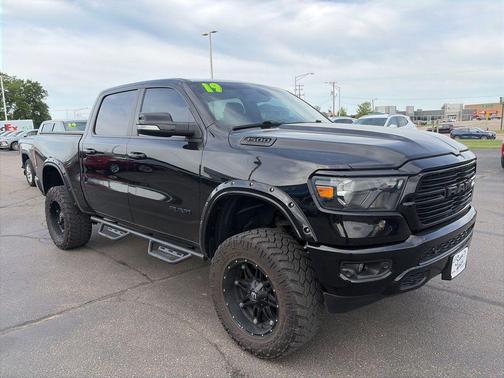 Diamond Black Crystal Pearlcoat 2019 RAM 1500 Big Horn