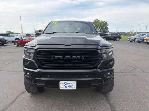 Diamond Black Crystal Pearlcoat 2019 RAM 1500 Big Horn