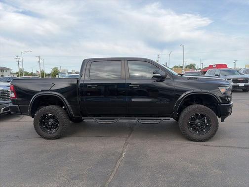 Diamond Black Crystal Pearlcoat 2019 RAM 1500 Big Horn