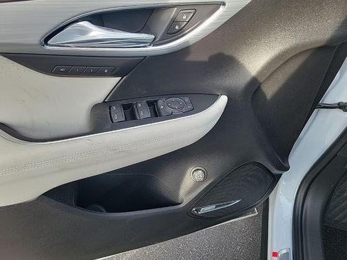 Iridescent White Tricoat 2026 Buick Envision Avenir AWD