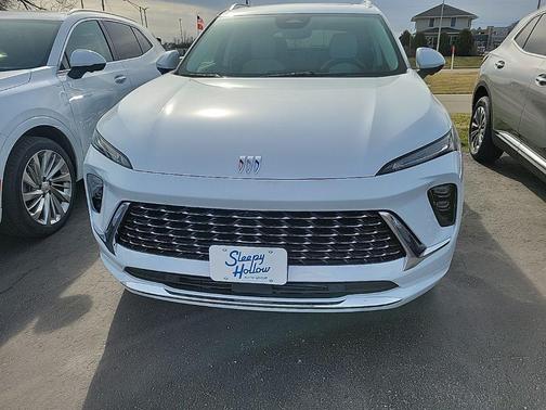 Iridescent White Tricoat 2026 Buick Envision Avenir AWD