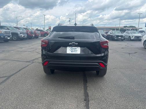 Mosaic Black Metallic 2026 Chevrolet Trax LT
