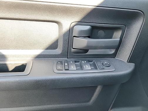 2022 RAM 2500 Tradesman Crew Cab 4x4 6'4' Box