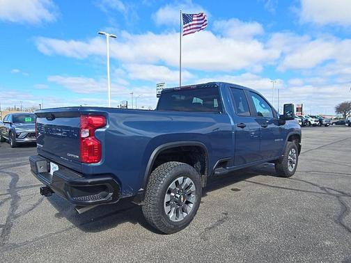 Lakeshore Blue Metallic 2026 Chevrolet Silverado 2500 Custom