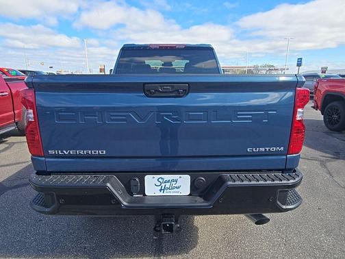 Lakeshore Blue Metallic 2026 Chevrolet Silverado 2500 Custom