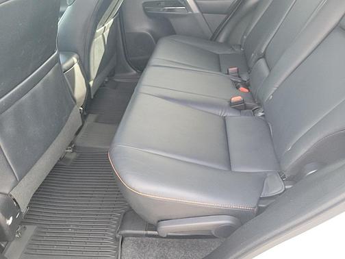 2017 Toyota RAV4 SE