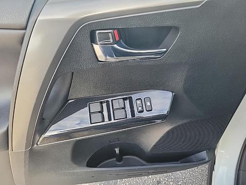 2017 Toyota RAV4 SE