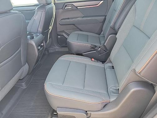 2024 GMC Acadia AWD AT4