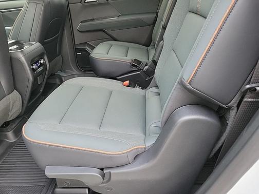 2024 GMC Acadia AWD AT4