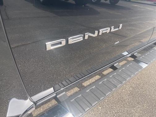 Onyx Black 2022 GMC Canyon Denali