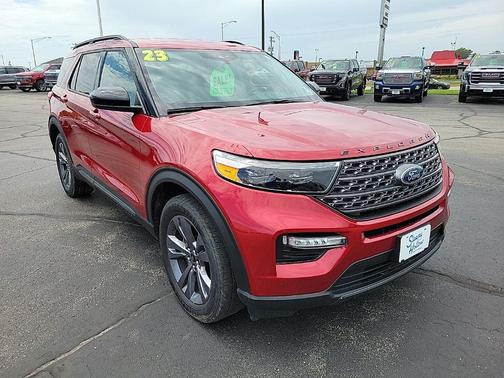 Rapid Red Metallic Tinted Clearcoat 2023 Ford Explorer XLT