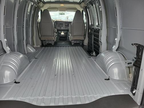 2025 GMC Savana 2500 Work Van