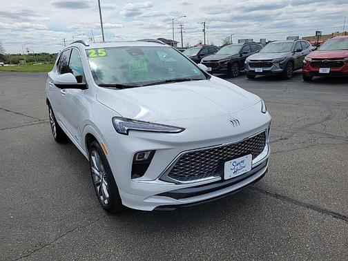 White Frost Tricoat 2025 Buick Encore GX Avenir