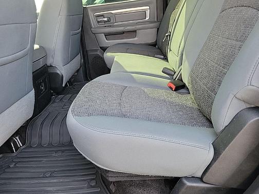 2017 RAM 2500 Big Horn Crew Cab 4x4 6'4' Box