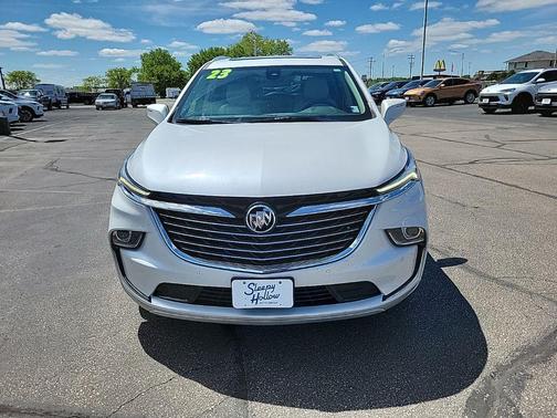 White Frost Tricoat 2023 Buick Enclave Essence AWD