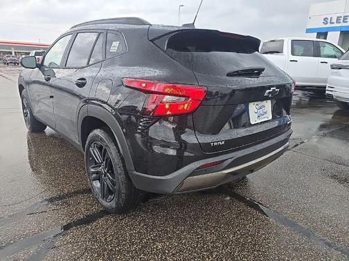 Mosaic Black Metallic 2026 Chevrolet Trax FWD ACTIV