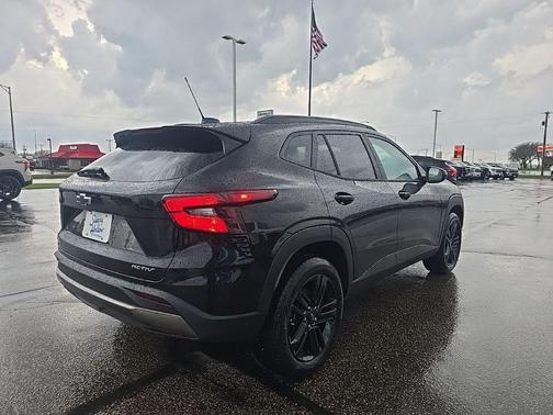 Mosaic Black Metallic 2026 Chevrolet Trax FWD ACTIV