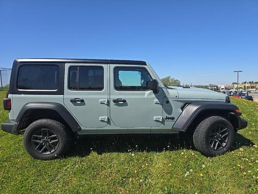 Earl Clearcoat 2024 Jeep Wrangler Sport