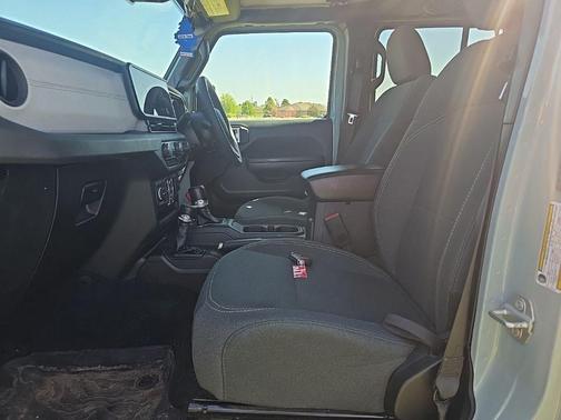 Earl Clearcoat 2024 Jeep Wrangler Sport