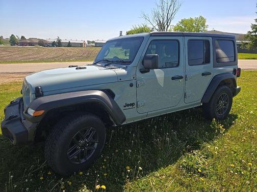 Earl Clearcoat 2024 Jeep Wrangler Sport
