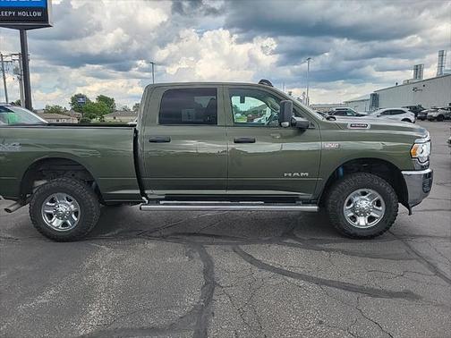 2020 RAM 2500 Tradesman Crew Cab 4X4 6'4' Box