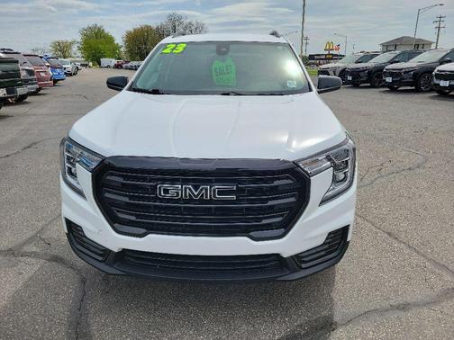 Summit White 2023 GMC Terrain SLE