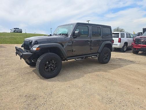 Granite Crystal Metallic Clearcoat 2023 Jeep Wrangler Willys