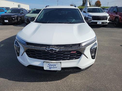 Summit White 2026 Chevrolet Trax FWD 2RS