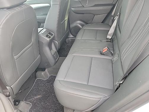 Iridescent White Tricoat 2026 Buick Envision Avenir AWD