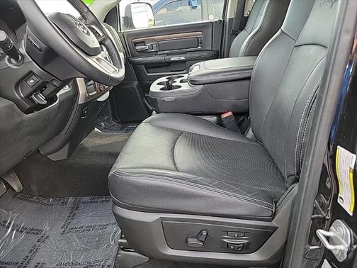2017 RAM 2500 Laramie Crew Cab 4x4 6'4' Box