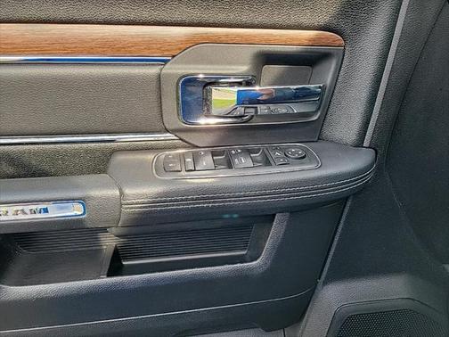 2017 RAM 2500 Laramie Crew Cab 4x4 6'4' Box
