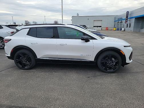 Iridescent Pearl Tricoat 2024 Chevrolet Equinox EV RS