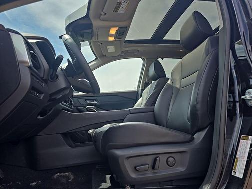 Super Black 2023 Nissan Rogue SV